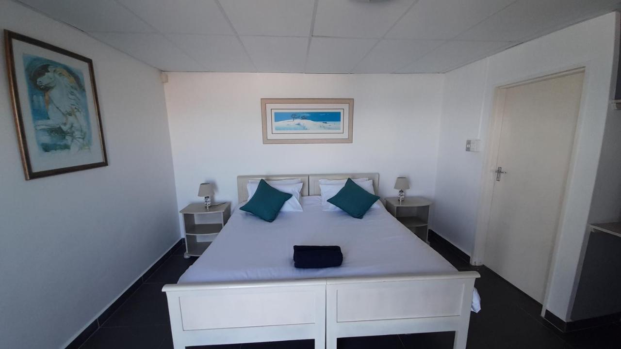 Swept Away Guesthouse - No-Loadshedding Yzerfontein Exteriér fotografie